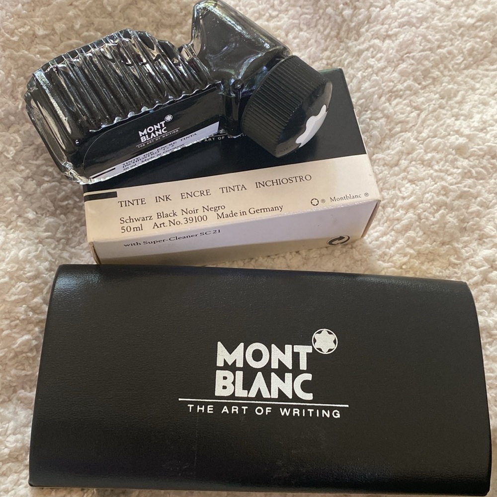 Mont Blanc Burgundy and Gold Pen - Picture 12 of 14
